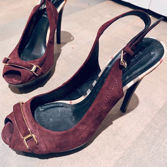 Authentic Burberry suede heels - Picture 8 of 9